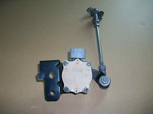 Czujnik poziomowania karoserii tylny prawy Toyota 8940748030 cena, od 83,41 USD