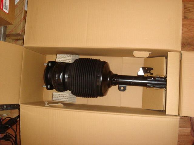 Amortyzator przedni lewy Toyota 4802048010 cena, od 401,11 USD