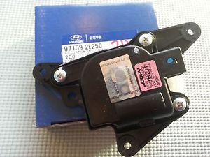 971592E250 Hyundai/Kia Silniczek klapy nagrzewnicy