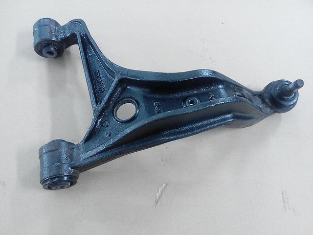 4620165J01 Suzuki Wahacz  zawieszenia tylnego górny prawy