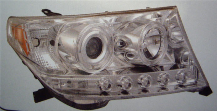 Kupić Reflektor prawy Toyota Land Cruiser  J200 w dobrej cenie