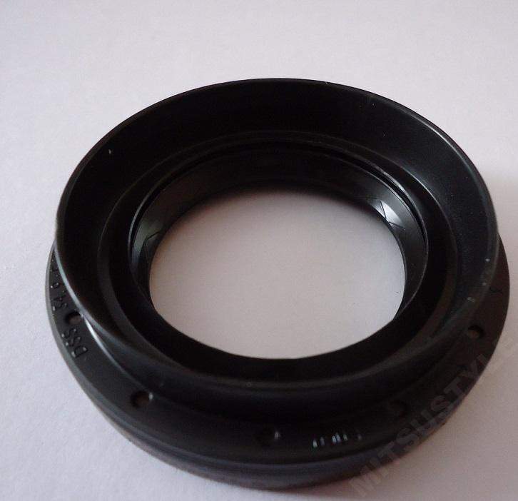 2960A032 Mitsubishi Uszczelniacz półosi lewej mostu przedniego