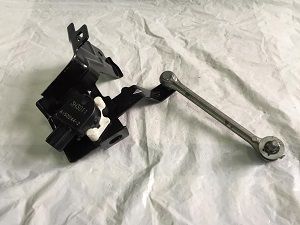 Czujnik poziomowania karoserii tylny Mitsubishi 8651A047 cena, od 61,42 USD