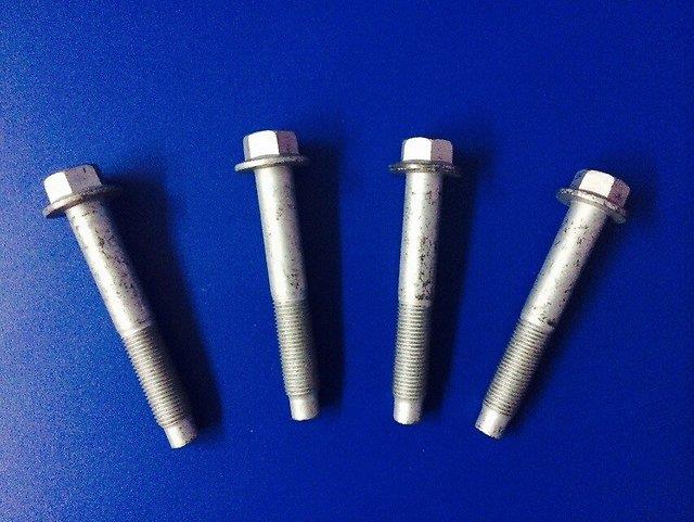 545807S00B Nissan/Infiniti Śruba mocowania wahacza przedniego, dolnego