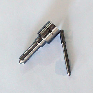 Rozpylacz wtrysku diesla 2437010075 Bosch