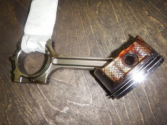 Tłok, komplet na 1 cylinder, 2. naprawa (+0,50) Mazda 6 GG