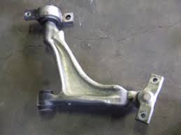 4862030300 Toyota Wahacz zawieszenia przedniego dolny prawy