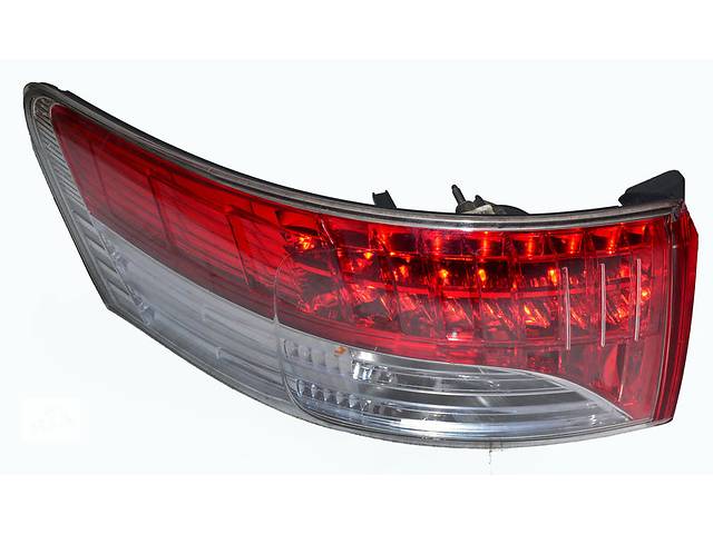8156105270 Toyota Lampa zespolona tylna lewa zewnętrzna