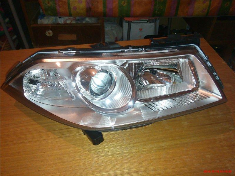 043281 VALEO Reflektor prawy