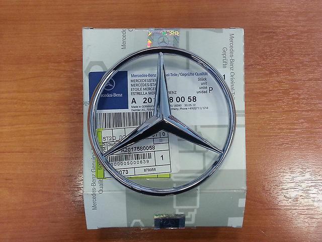 Emblemat na klapę bagaznika (znaczek firmowy) do Mercedes C 190 W201