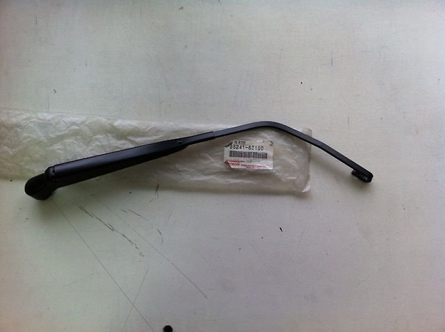 8524160100 Toyota Ramię wycieraczki szyby tylnej