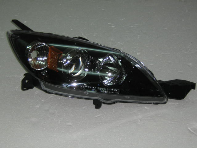 BP4K510K0E Mazda Reflektor prawy