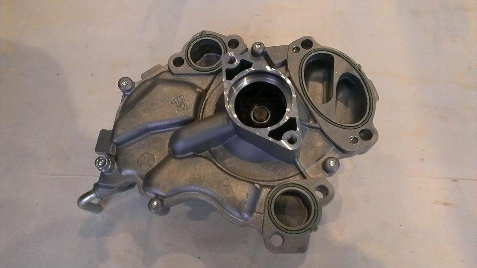 68157161AA Chrysler Pompa chłodząca wodna