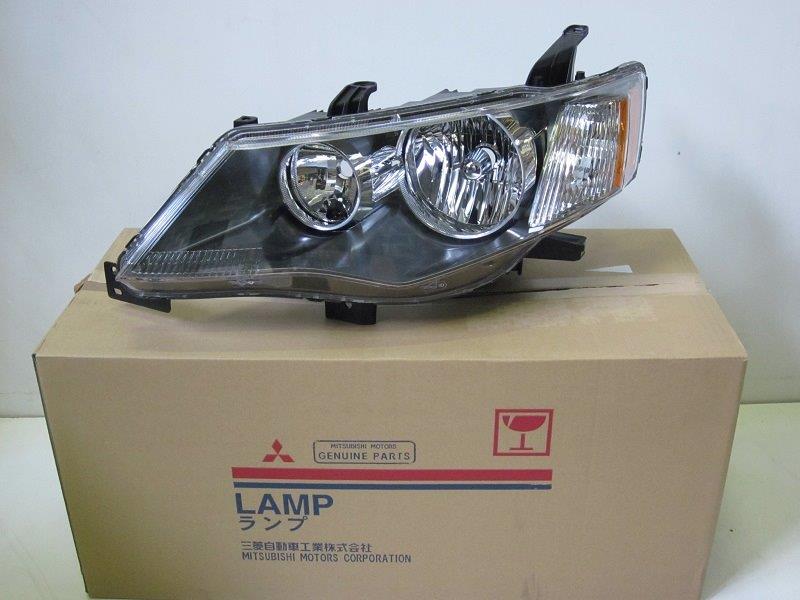 8301B479 Mitsubishi Reflektor lewy