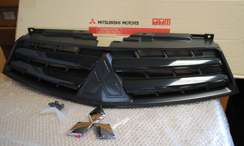 7450A621 Mitsubishi Atrapa chłodnicy