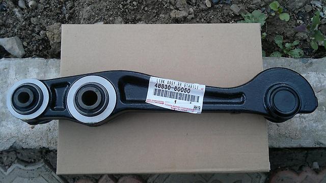4883060050 Toyota Łącznik stabilizatora tylnego lewy
