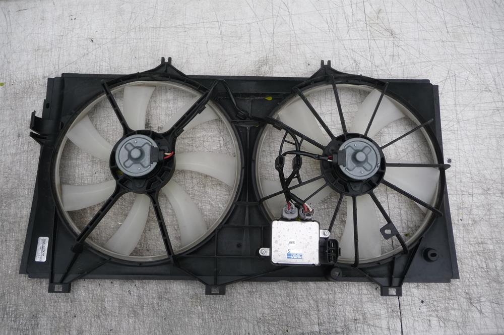 1636331090 Toyota Silniczek wentylatora układu chłodzenia prawy