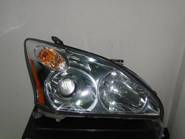 8114548230 Toyota Reflektor prawy