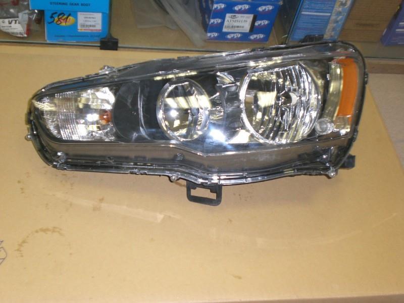 8301B623 Mitsubishi Reflektor lewy