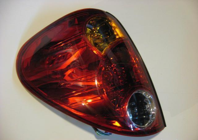 8330A156 Mitsubishi Lampa zespolona tylna prawa