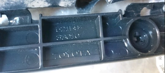 5215733010 Toyota Prowadnica zderzaka tylnego prawa