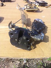 6935026020 Toyota Zamek klapy bagażnika (3/5 drzwi tylnych)