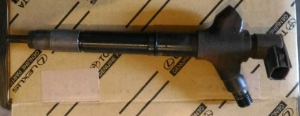 Do koszyka Wtryskiwacz paliwa Toyota Avensis III T27