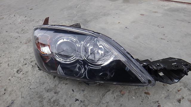 BP9W51031E Mazda Reflektor prawy