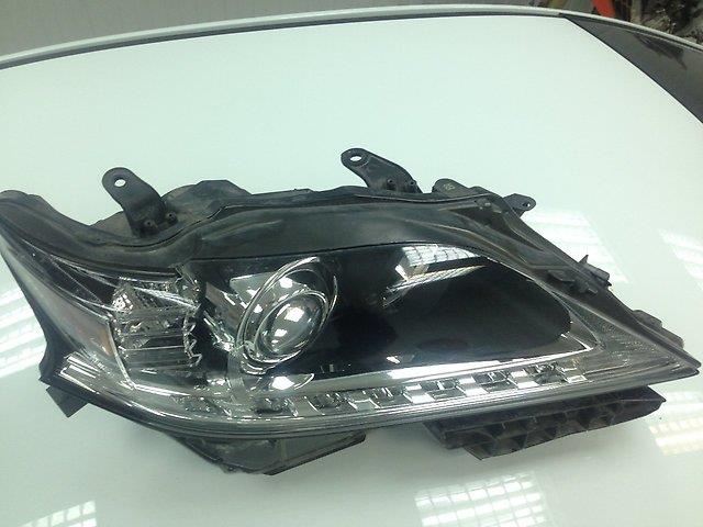 8114548B40 Toyota Reflektor prawy