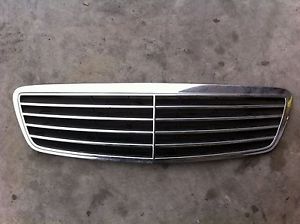 Atrapa chłodnicy Mercedes A2208800383 cena, od 98,75 USD