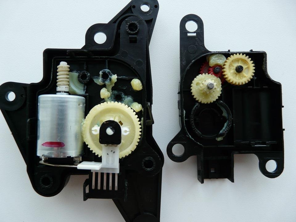 971542E300 Hyundai/Kia Silniczek klapy nagrzewnicy