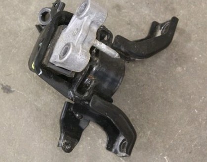 123050T070 Toyota Poduszka (podpora) silnika prawa