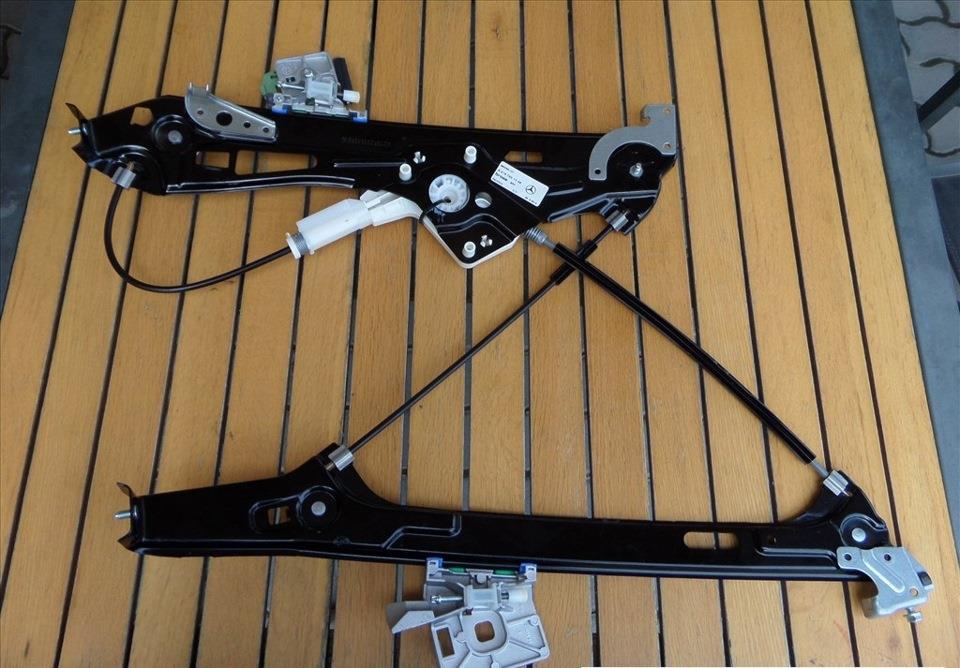 Mechanizm podnoszenia szyby drzwi przednich prawych Mercedes CLS coupe (C219) (2004 - 2010) cena, od 172,78 USD