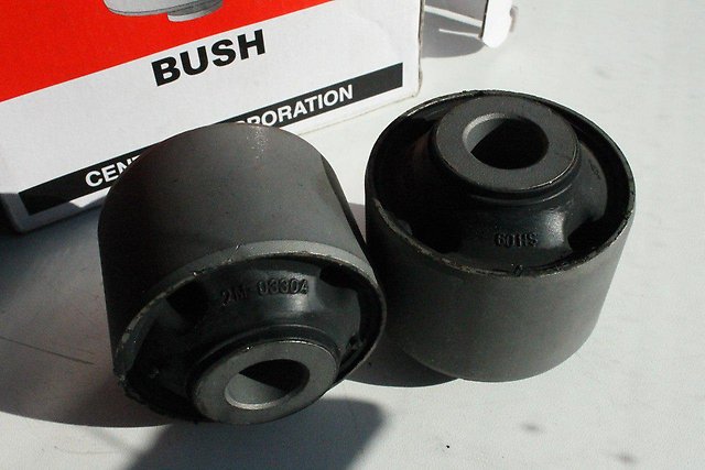 4113A085 Mitsubishi Silentblock wahacza podłużnego tylnego dolnego