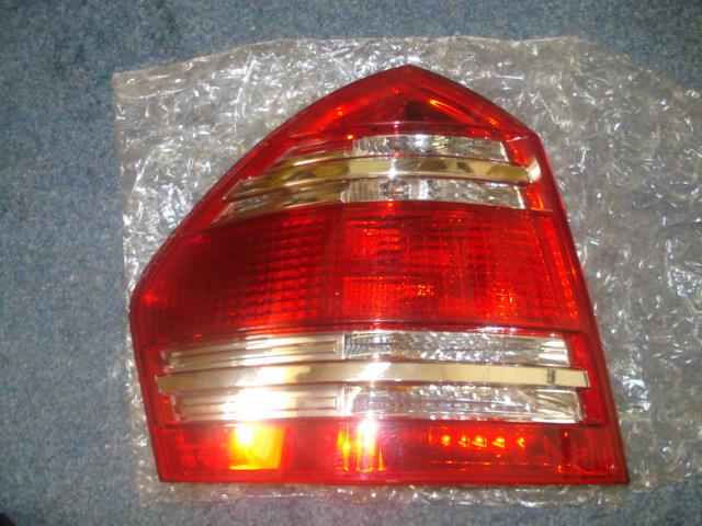 Do koszyka Lampa zespolona tylna lewa Mercedes GL  X164