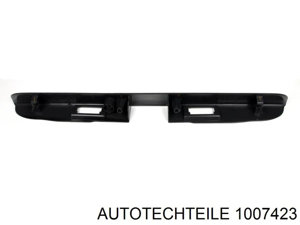 A6387430830 Mercedes Obudowa lampki odświetlenia tablicy rejestracyjnej