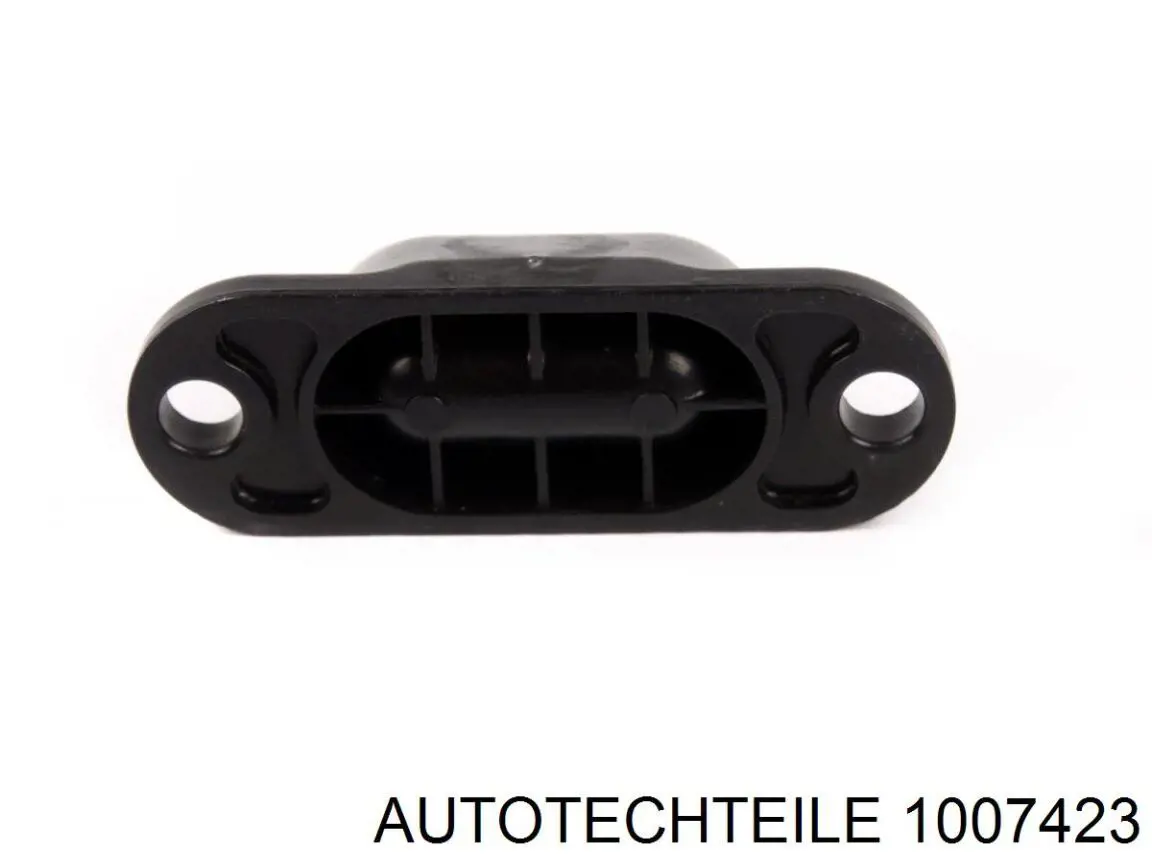 Obudowa lampki odświetlenia tablicy rejestracyjnej Mercedes A6387430830 cena, od 28,34 USD