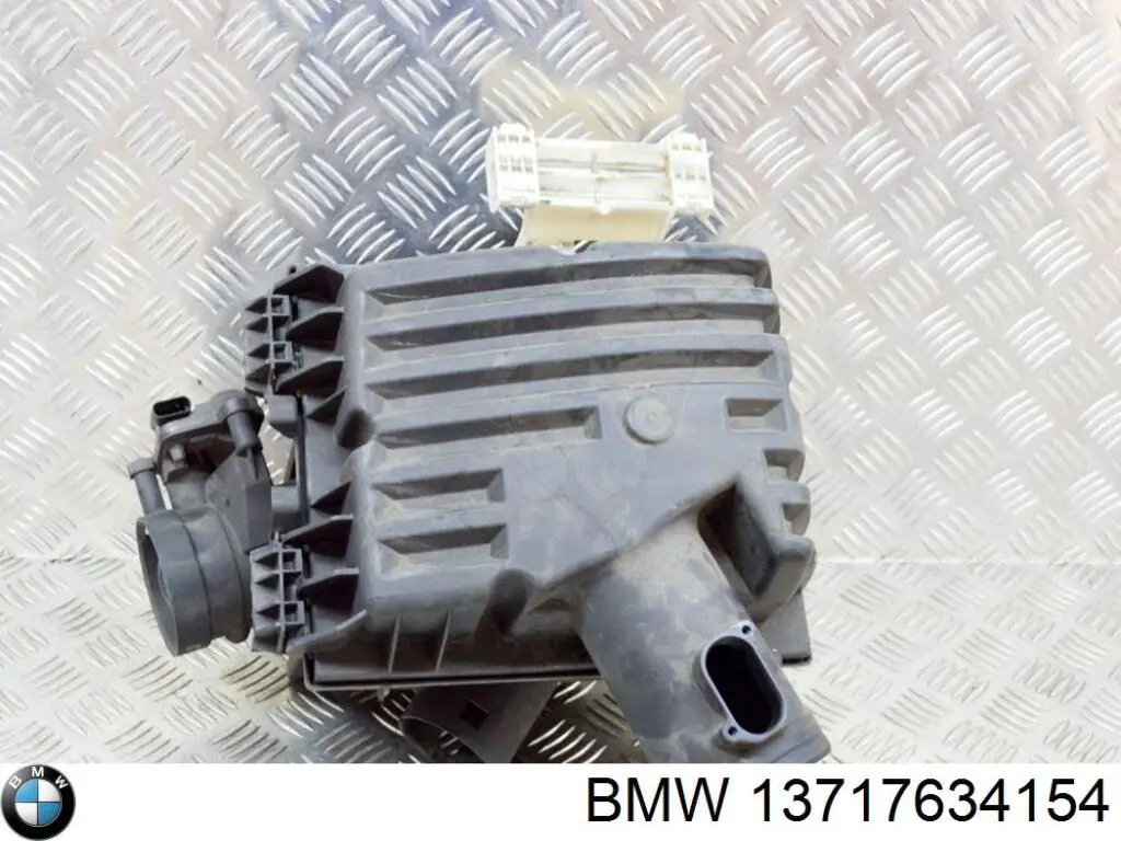 Do koszyka 13717634154 BMW Filtr powietrza