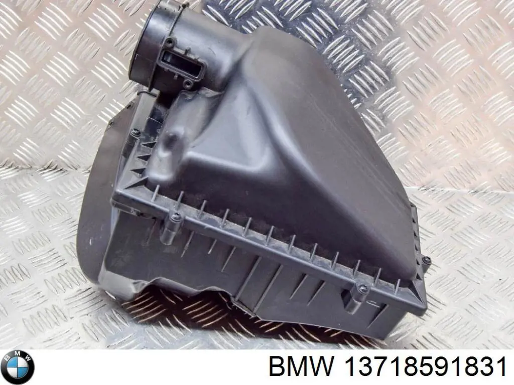 Obudowa filtra powietrza BMW 13718591831 cena, od 354,13 USD