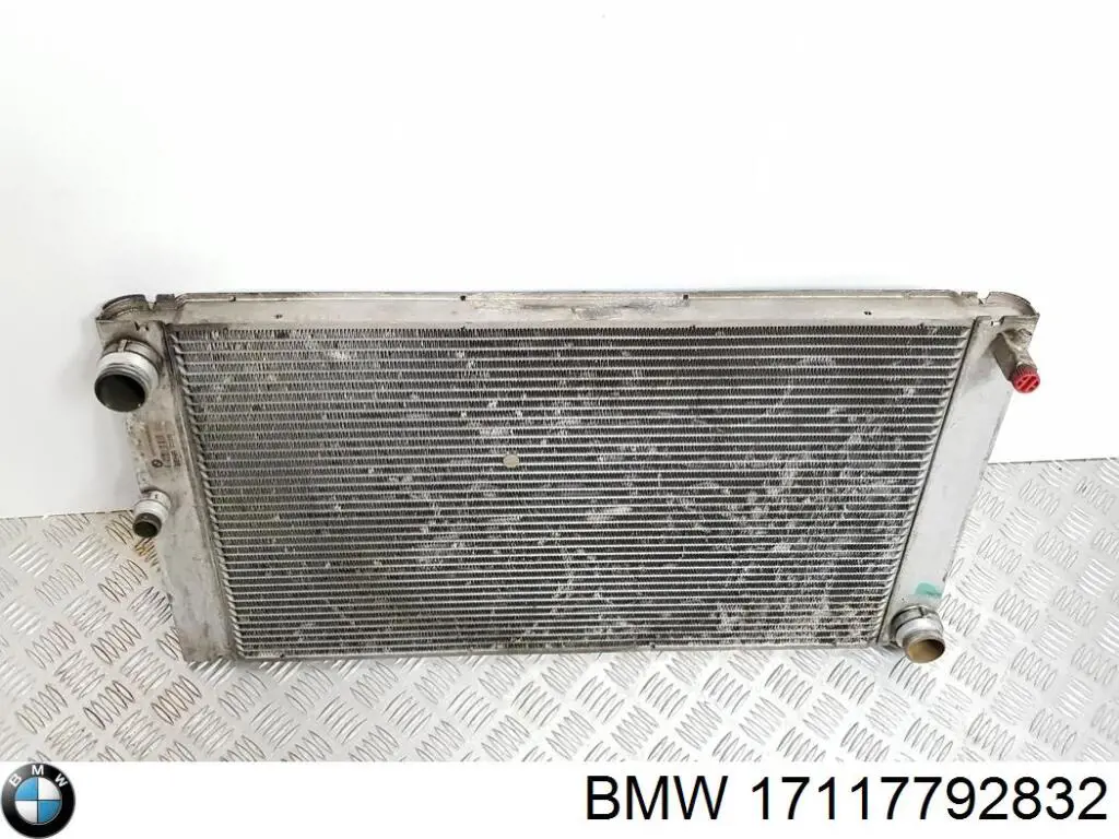 Chłodnica silnika BMW 17117792832