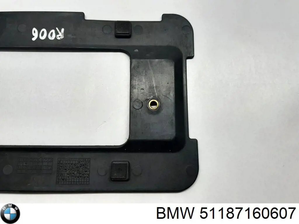 Ramka do mocowania tylnej tablicy rejestracyjnej BMW 51187160607 cena, od 1,57 USD