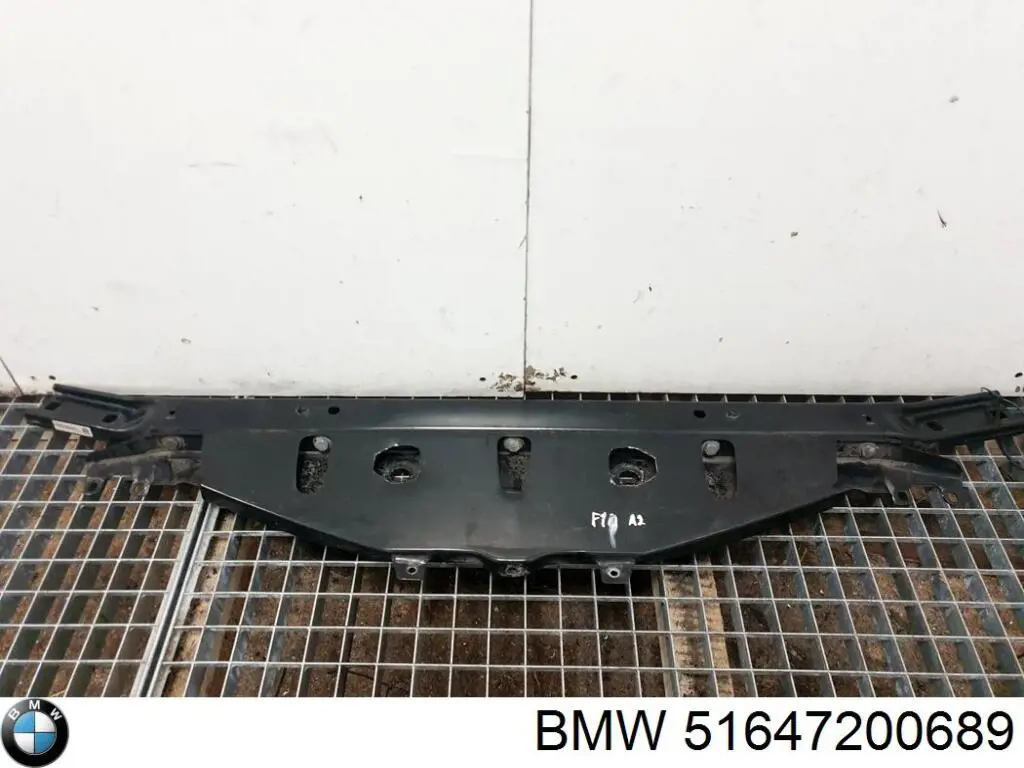 51647200689 BMW Osłona chłodnicy górna (panel mocowania reflektorów)