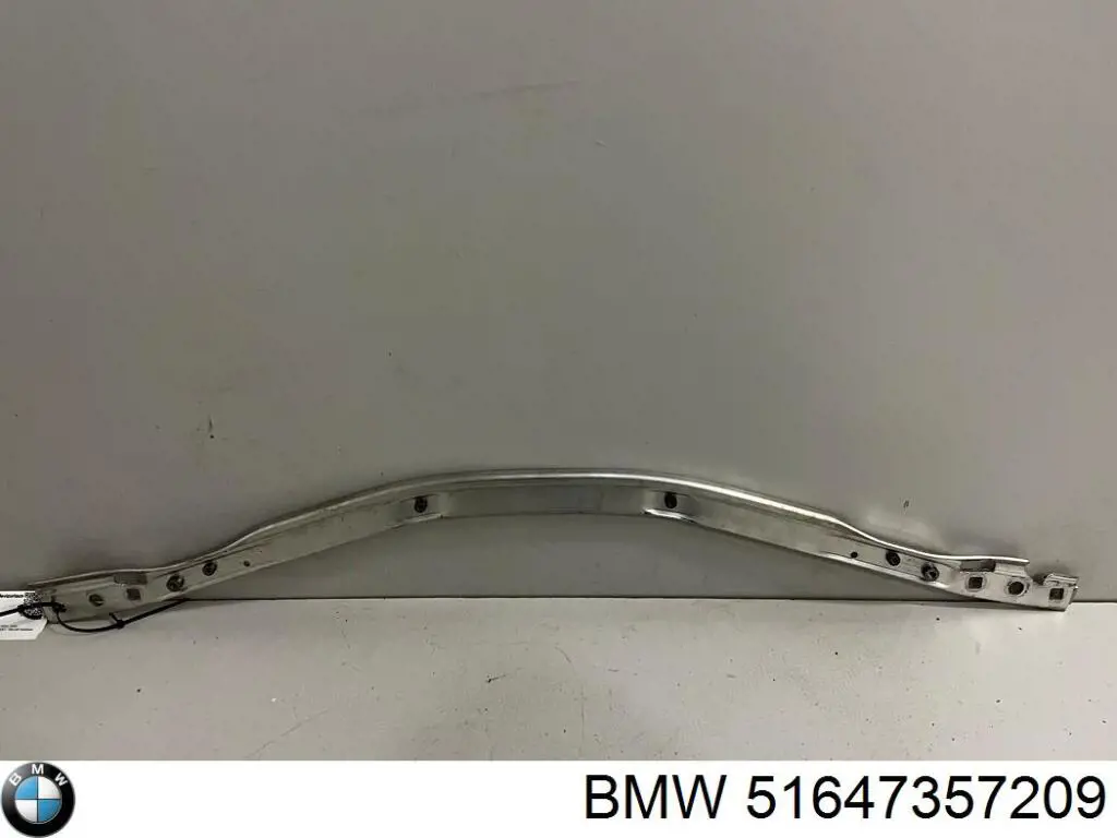 51647357209 BMW Osłona chłodnicy górna (panel mocowania reflektorów)