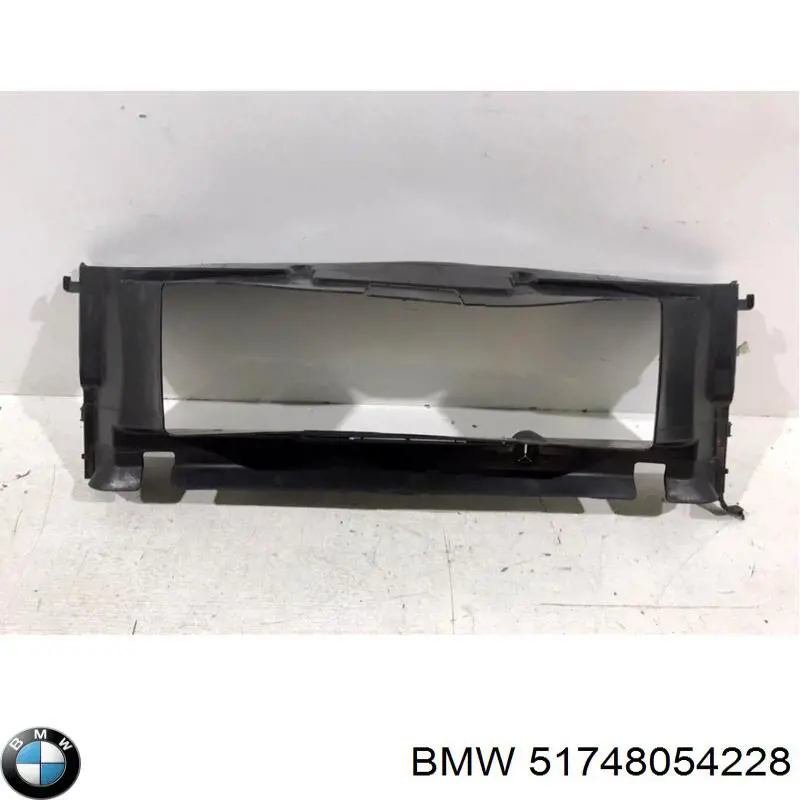 Do koszyka 51748054228 BMW Kierownica powietrza (deflektor) chodnicy dolna