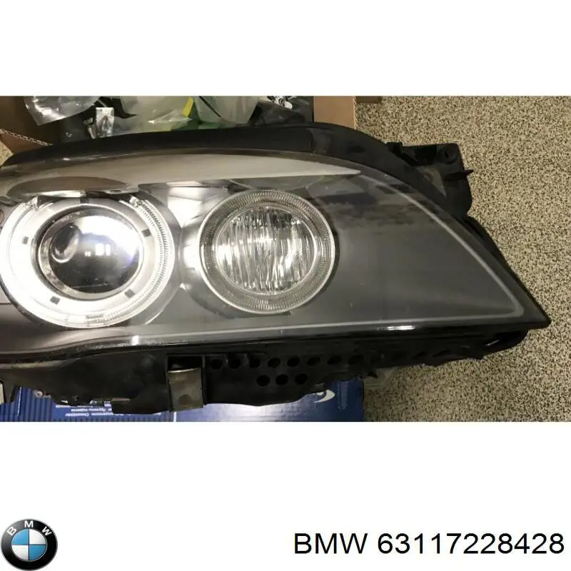 63117228428 BMW Reflektor prawy