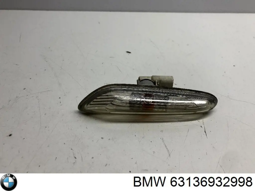 Do koszyka 63136932998 BMW Powtarzacz kierunkowskazu na błotniku prawy