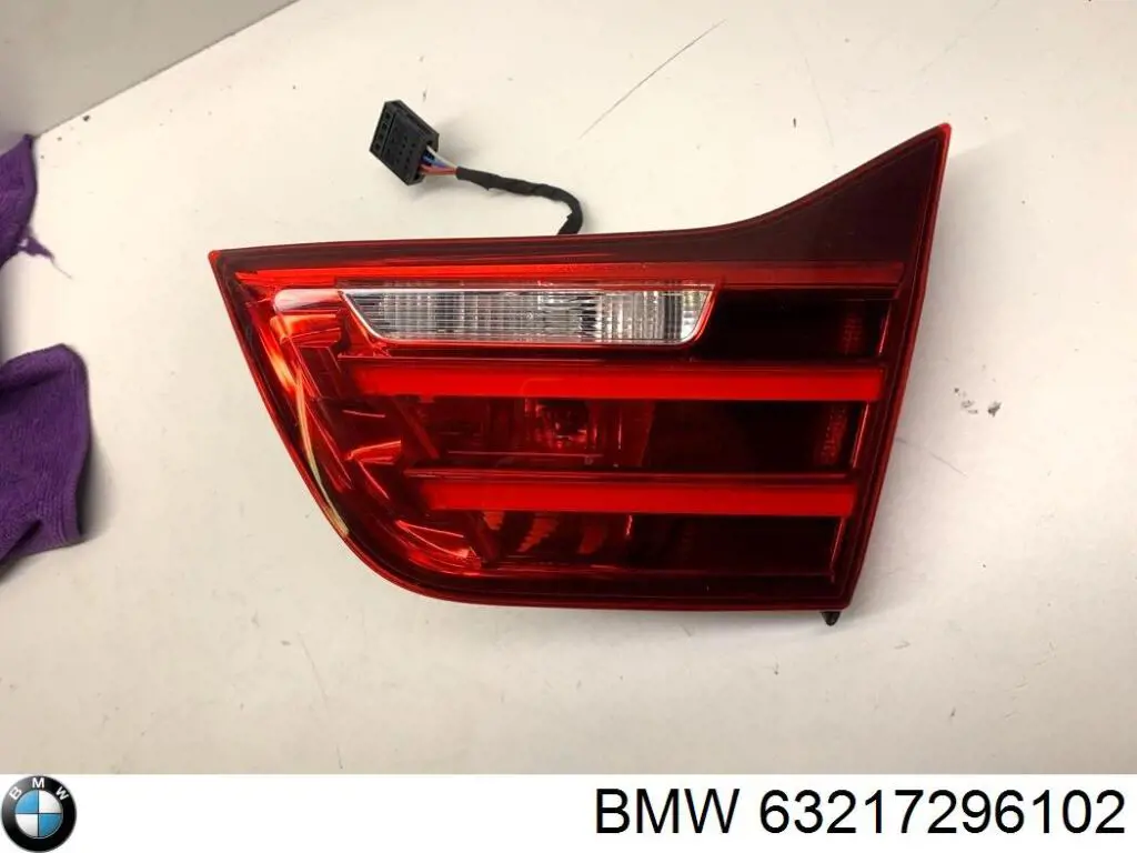 Lampa zespolona tylna prawa wewnętrzna BMW 63217296102 cena, od 141,95 USD