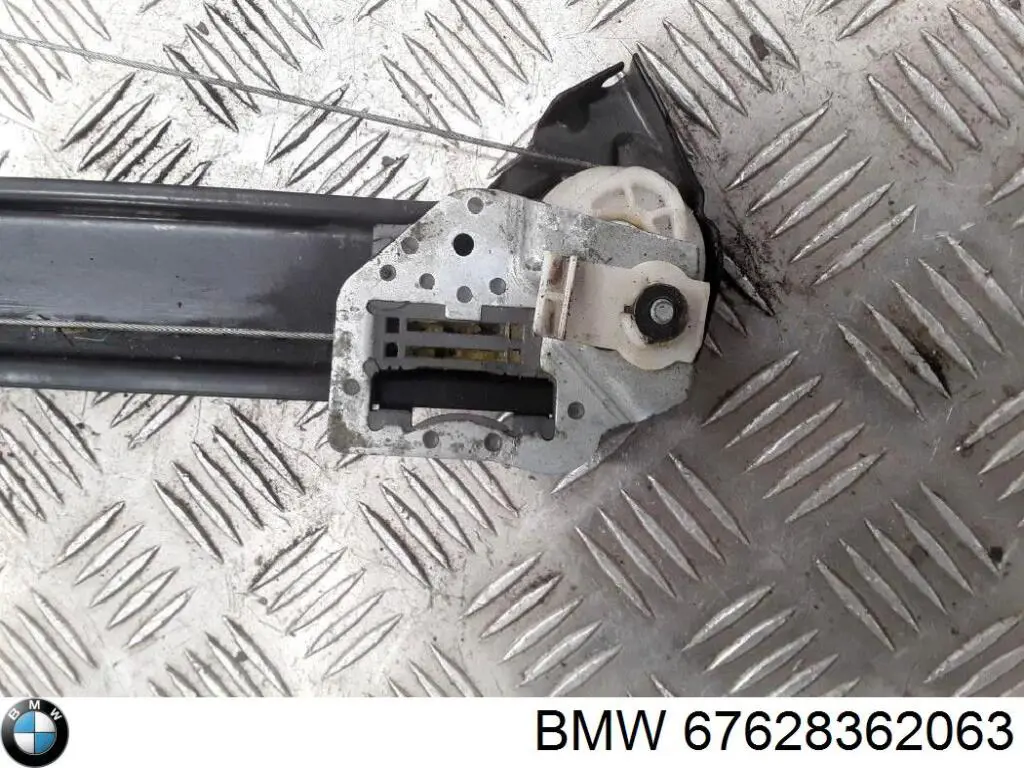 Do koszyka 676283620640 BMW Silniczek podnośnika szyby drzwi tylnych lewych