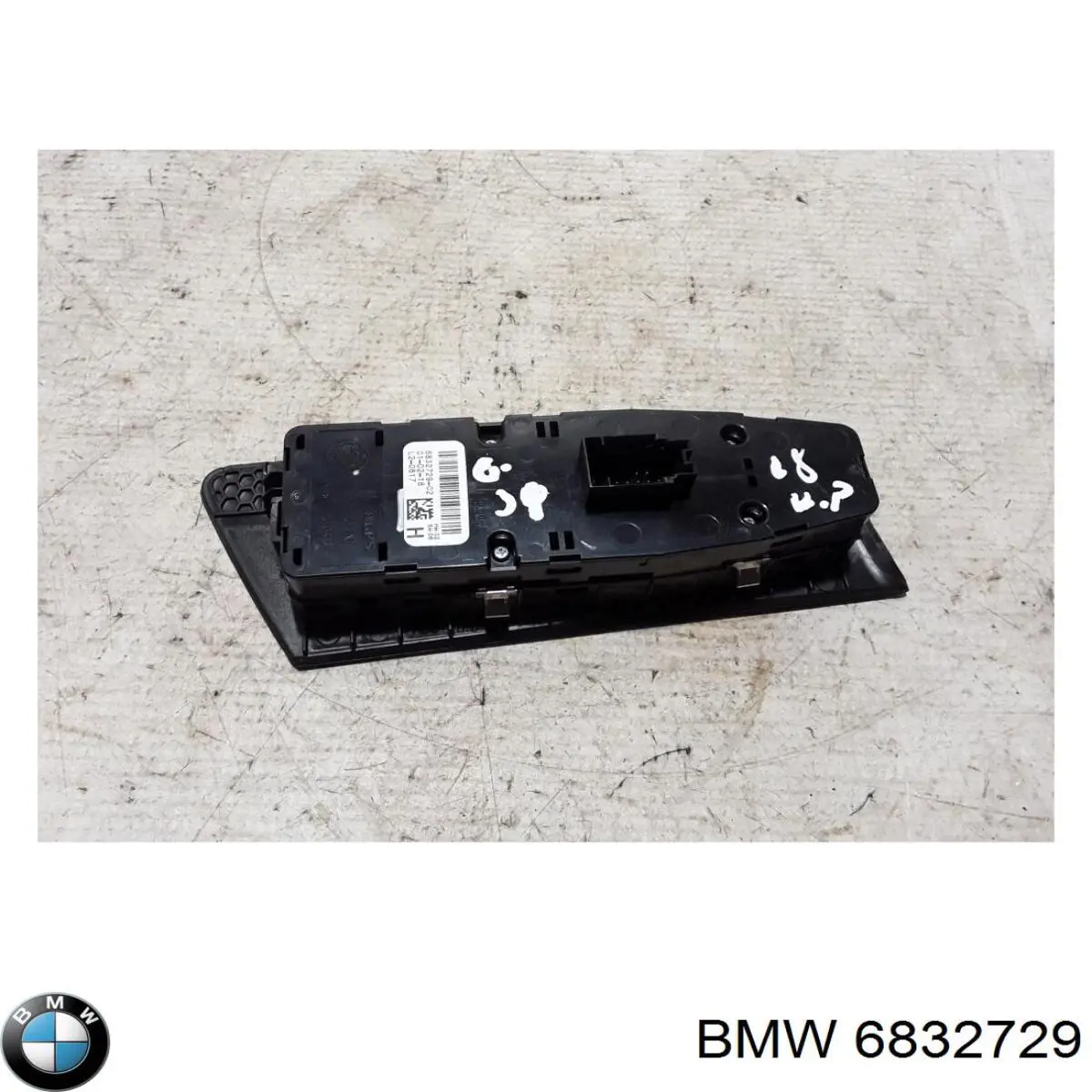 Panel przyciskowy sterowania podnośnikiem szyby przedni lewy 6832729 BMW
