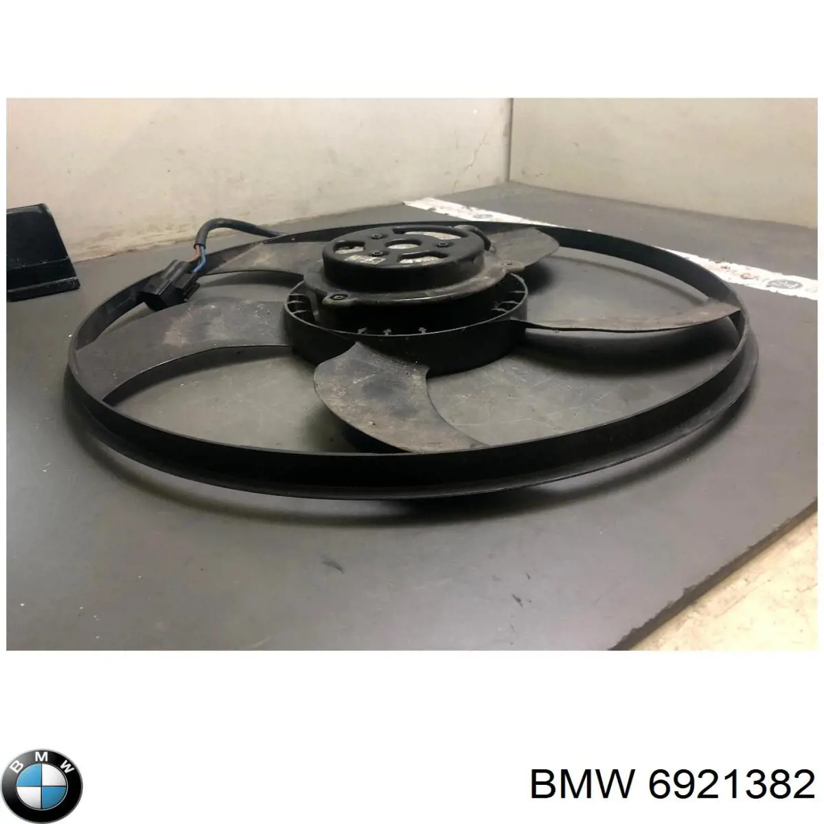 Dyfuzor chłodnicy klimatyzacji, w komplecie z wirnikiem i silnikiem BMW 6921382 cena, od 246,87 USD